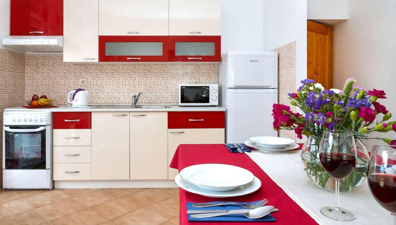 Apartmani Ami โปดสตรานา ภายนอก รูปภาพ